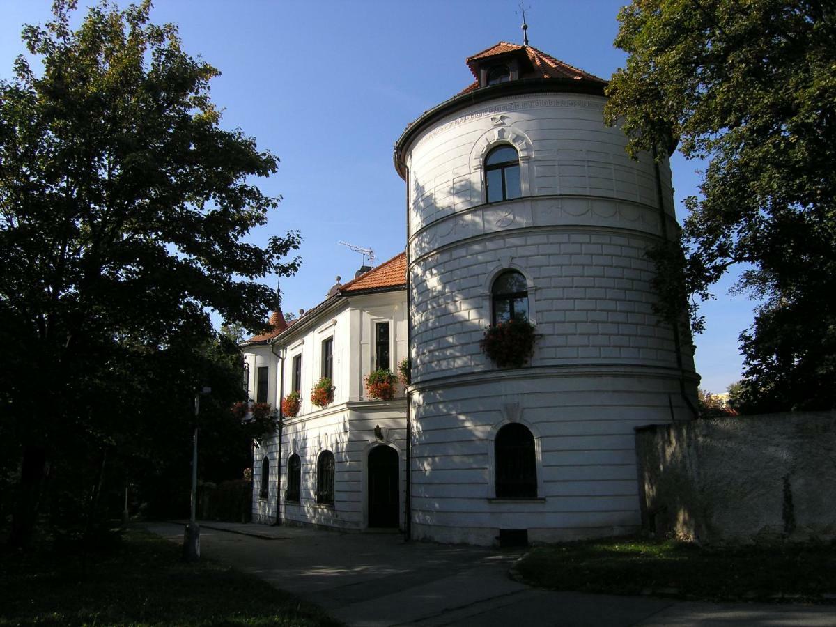 Pension Vetrnik Praha Bagian luar foto